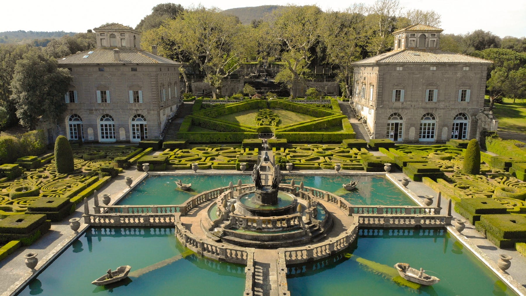 Vista dall'alto delle fontane ed i palazzi di Villa Lante